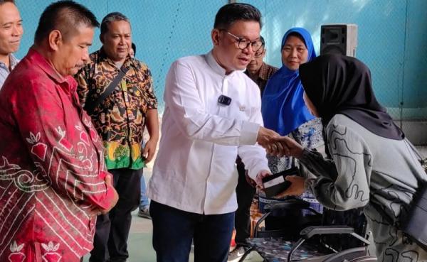 Warga Cipongkor KBB Semringah Dapat Bantuan Sosial dari Wakil Ketua Komisi VIII DPR