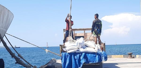 Pemkab Sumba Timur dan Bulog Salurkan 3,3 Ton Beras GPM ke Pulau Terluar