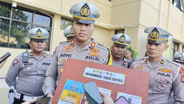 Antisipasi Terjadi Lonjakan Kendaraan Dimalam Tahun Baru Polres Cianjur Terapkan Rekayasa Jalur