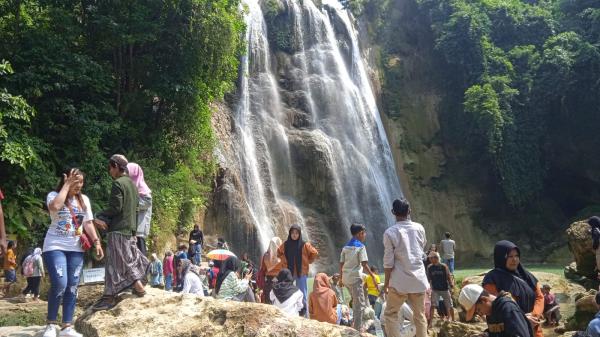 Liburan Tahun Baru, Air Terjun Putri Nglirip Bagai Surga Tersembunyi di Wilayah Kabupaten Tuban