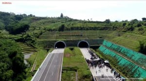 Pasca Gempa Sumedang, Terowongan Tol Cisumdawu Retak