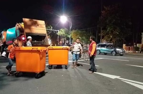 Malam Tahun Baru 2024, Surabaya Kumpulan 15 Ton Sampah selama Pergantian Tahun