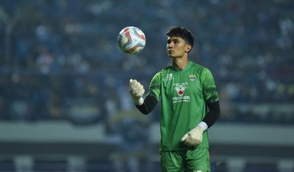 Kiper Persib Optimis Timnya Bisa Tambah Gol di Kandang Madura United