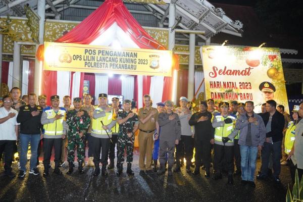 Malam Pergantian Tahun, Kapolda Riau Intruksikan Petugas Beri Rasa Nyaman ke Warga