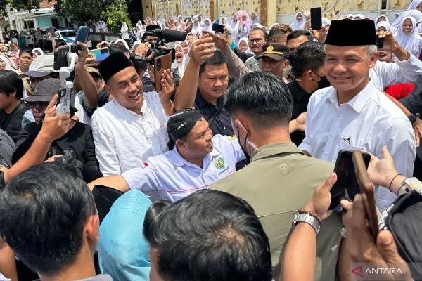 Ganjar Tak Soalkan Jokowi Ketemu Kepala Desa, Asal Jangan Ada Cawe-Cawe Politik