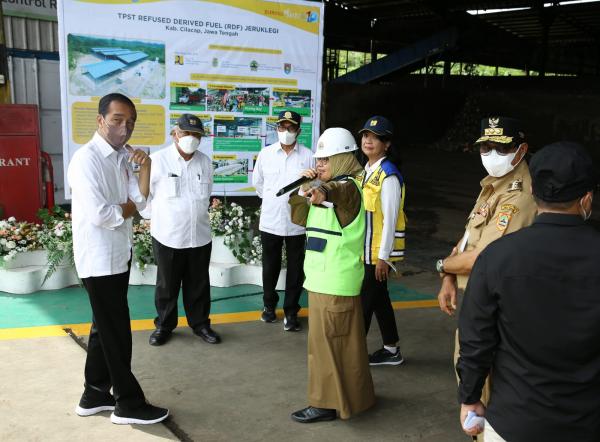 Presiden Jokowi Kunjungi Fasilitas Pengolahan Sampah Jadi Bahan Bakar di Cilacap