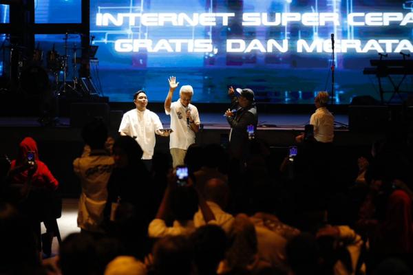 Ganjar Launching Program Internet Gratis di Semarang, Dibagikan ke Seluruh Pelajar Indonesia