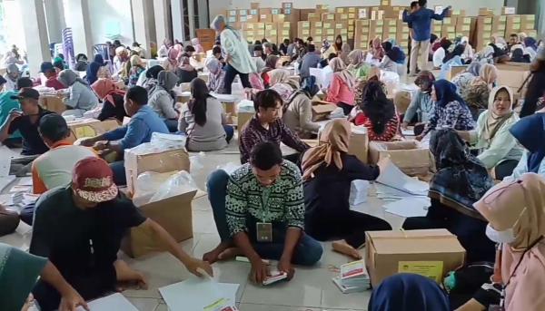 KPU Pangandaran Mulai Sorlip Surat Suara, 265 Warga Jadi Petugas Sorlip