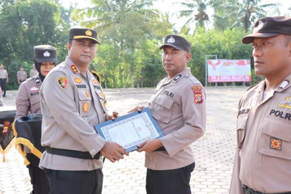 Puluhan Polisi Dapat Penghargaan dan Naik Pangkat di Pidie Jaya Aceh