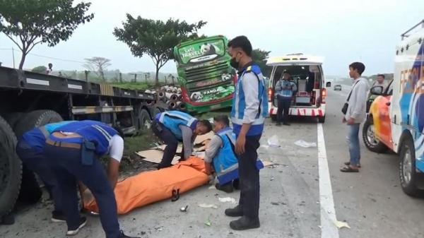 Kecelakaan Maut: Bus Rombongan Siswa Tabrak Truk di Tol Ngawi, 2 Tewas dan 6 Luka-Luka