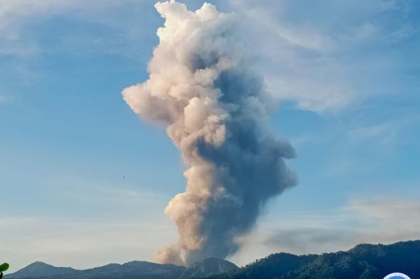 Gunung Dukono di Maluku Utara Melontarkan Abu Vulkanik 4.000 Meter