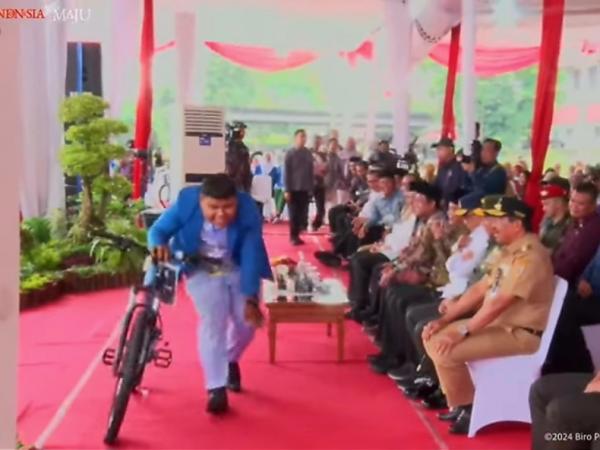 Jokowi Tanya Jenis-jenis Pupuk, Mahasiswa Keperawatan UMP Bawa Pulang Sepeda: Sopan Banget!