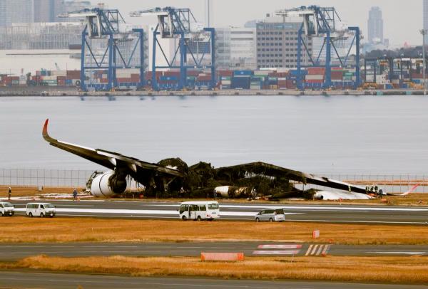 2 Pesawat Tabrakan Tewaskan 5 Penumpang, Jepang Selidiki Keamanan Landasan Pacu