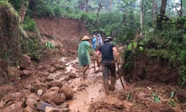 Hujan Deras Desa Banaran Ponorogo Kembali Longsor, Akses Jalan Tertutup