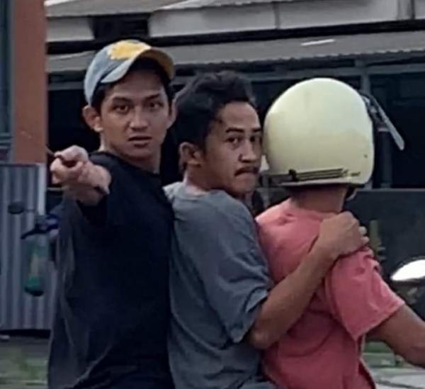 Aksi Koboi Tiga Pria Bersenjata Tajam Serang Warga di Luwu, Video Viral Menjadi Sorotan