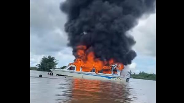 Speedboat Melak-Samarinda Terbakar di Sungai Mahakam, 19 Penumpang Diselamatkan Kapal Tugboat