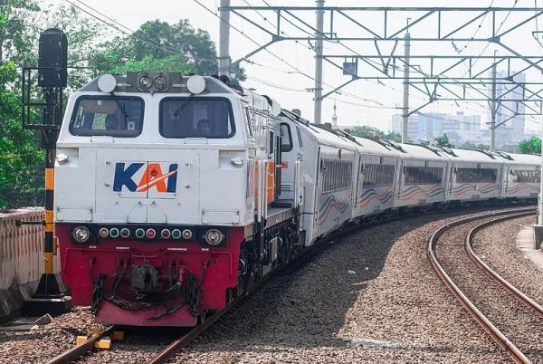 Laka Kereta Turangga Vs KA Bandung Raya, Perjalanan Kereta Lain Terganggu