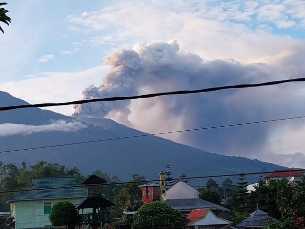 Imbas Abu Vulkanik Marapi, Bandara Minangkabau Ditutup Sementara