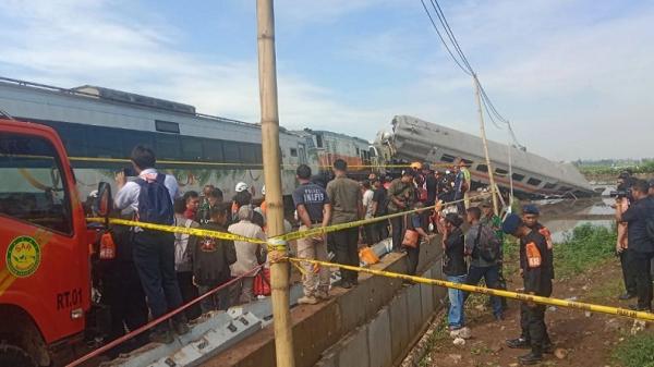 Polda Jabar: 3 Orang Tewas 28 Luka - Luka Akibat Tabrakan Kereta di Bandung