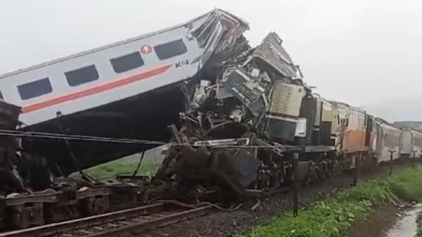 3 Orang Dikabarkan Tewas dalam Tabrakan Kereta di Bandung, DAOP 2: Belum Pasti