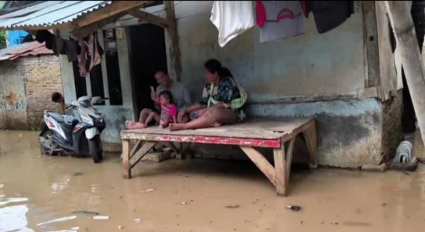 Akibat Hujan Deras 2 Hari, Warga Desa Kalang Anyar Labuan Terendam Banjir