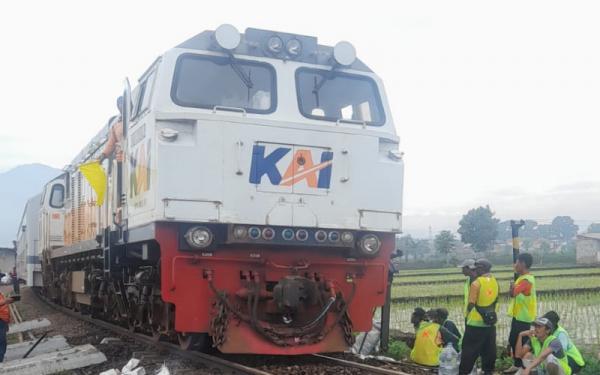Pasca Tabrakan KA, Jalur Kereta di Bandung Dipastikan Bisa Lalui Kembali