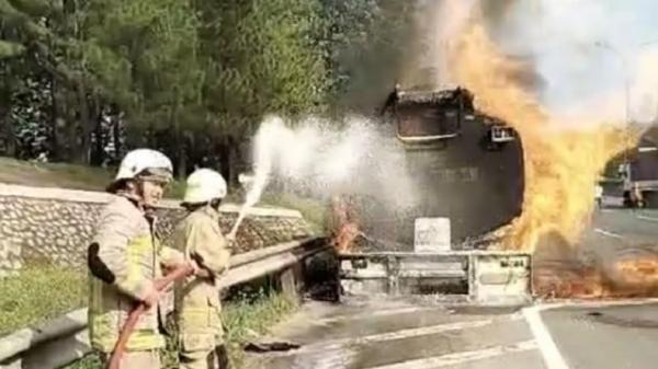Truk Angkut 24.000 Liter Metanol Terbakar di Tol Tangerang-Merak, Ini Kronologinya