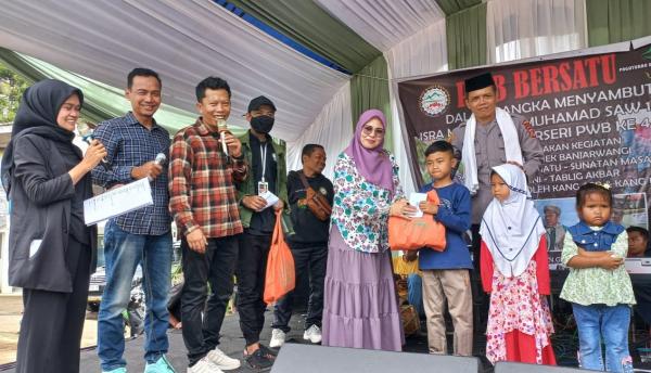 Ubed dan Saep Artis Preman Pensiun Ramaikan Anniversary PWB dan Baksos di Banjarwangi