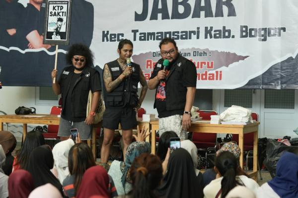 Peluru Tak Terkendali Blusukan di Bogor Kampanyekan Ganjar-Mahfud ke Anak Muda