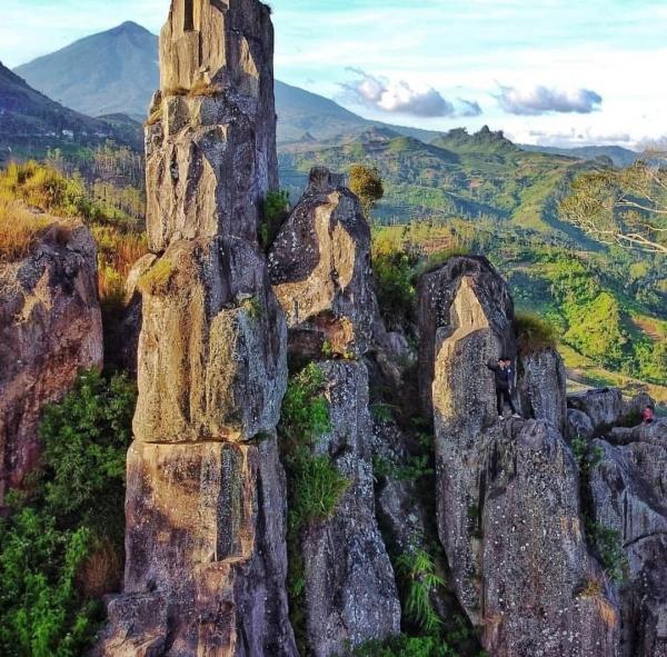 Batu Patapaan, Destinasi Wisata Alam Asri di Garut yang Konon Pernah Jadi Tempat Pertapaan