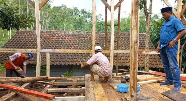 Rumah Tidak Layak Huni, Warga Dapat Bantuan Perbaikan Rumah dari Pemkab Garut