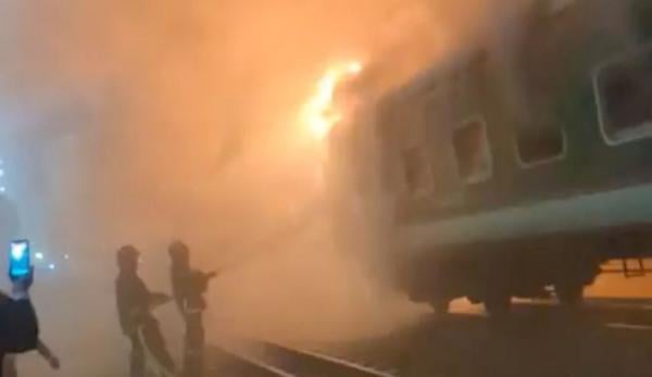 Sadis, Aksi Kereta Api Penuh Penumpang Sengaja Dibakar di Bangladesh Tewaskan 4 Orang