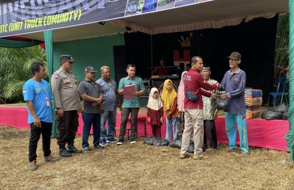 Unniversary Ke 5 Tahun, UTC Berbagi Kasih di Desa Sido Mukti