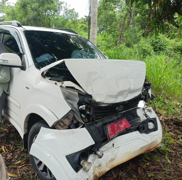 Mobil Dinas Camat Tanjung Raja Penyok akibat Terlibat Kecelakaan Beruntun di Jalan Lintas Sumatera