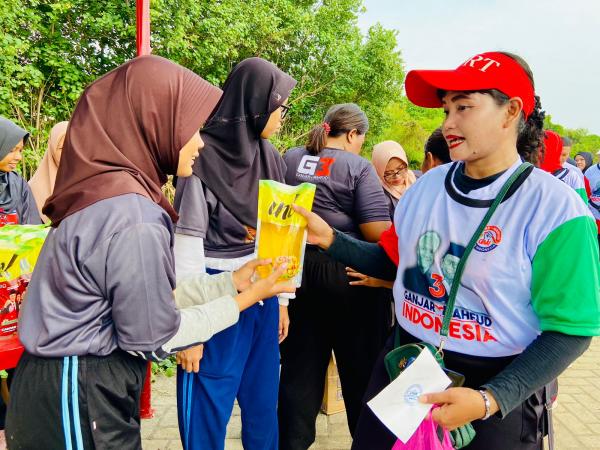 Relawan Ganjar Jaritangan Berbagi Gembira Gelar Program Tebus Murah Migor untuk Warga Semarang