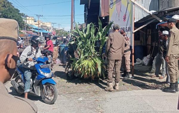Satpol PP Aceh Barat Sita dan Tertibkan  PKL Yang Berjualan di Pinggir Jalan