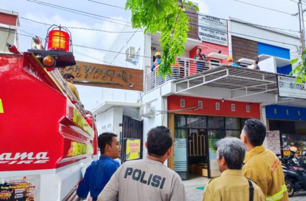 Bersihkan Atap Kantor di Kuripan, Seorang Pekerja di Grobogan Tersetrum Aliran Listrik