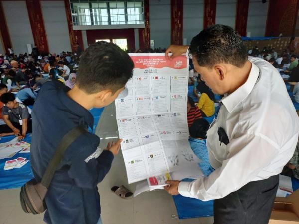 Hari Ketiga Proses Pelipatan di Grobogan Temukan 1.021 Surat Suara DPR RI Rusak