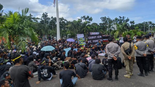 Dukung Vonis Bebas 11 Warga Membalong, Ratusan Massa Demo ke Kantor Bupati dan DPRD Belitung