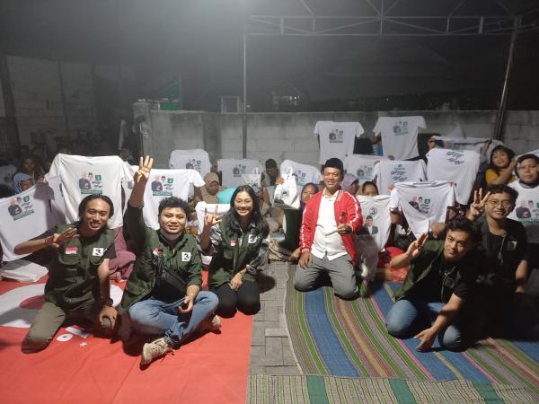 Jatim Beragam Surabaya Bagikan APK Ganjar-Mahfud di Kampung Nelayan, Antusiasme Masyarakat Tinggi