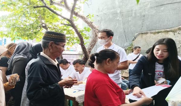 Warga di Bandung Bersyukur Dapat Bantuan Sembako Murah dari Caleg Perindo Djoni Toat