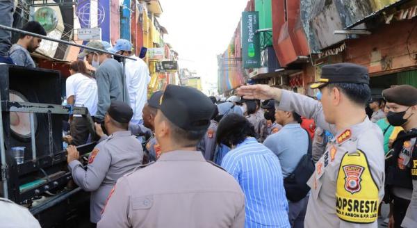 Polisi Bubarkan Aksi Demo yang Menolak Penertiban Ruko Pasar Mardika