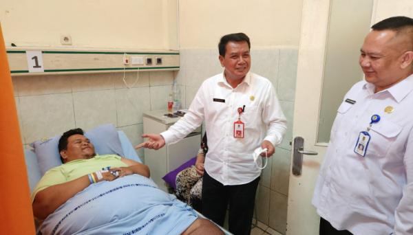 Jenguk Pasien Obesitas di RSUD Tangerang, Sekda : Penanganan Dokter Optimal