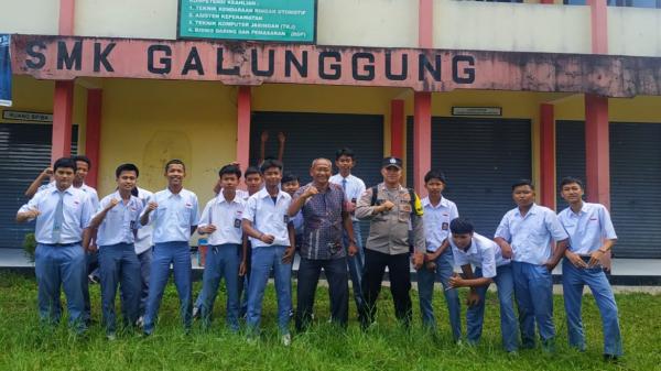 Bhabinkamtibmas Polsek Cihideung Berikan Himbauan pada Pelajar Terkait Knalpot Brong dan Geng Motor