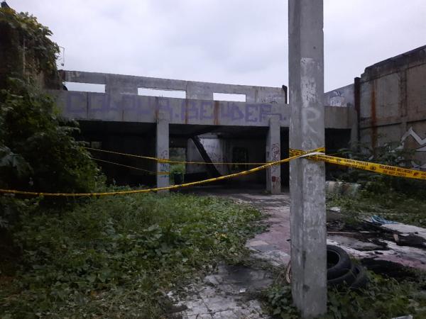 Tragedi Misterius, Pria Muda Ditemukan Tewas di Rumah Kosong di Surabaya, Ditemukan Tali Dilehernya
