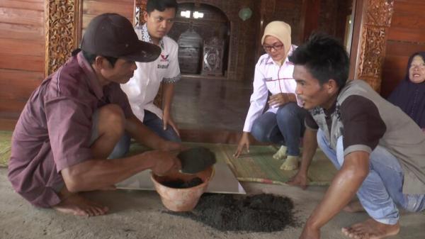 Blusukan ke Pelosok Desa, Caleg Perindo Sumbang Granit untuk Pembangunan Masjid di Grobogan