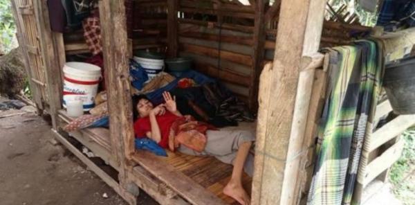 Memilukan! Kisah Sekeluarga di Lebak Banten Lumpuh dan Tinggal di Rumah Tak Layak