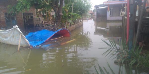 Ratusan Warga Karawang Terdampak Banjir Terdampar di Pengungsian Darurat