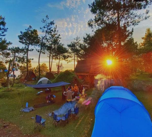 Papandayan Camping Ground Garut, Rekomendasi Tempat Camping Bareng Keluarga