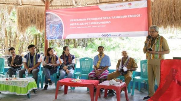 Tingkatkan Kualitas Hidup Masyarakat, MPMX Hadirkan Listrik di Desa Oesusu Kupang 